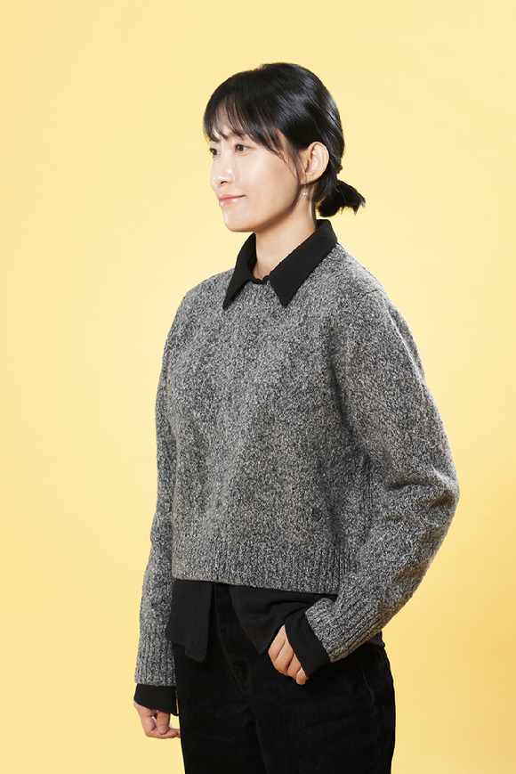 오는 1월 24일 개봉하는 영화 '시민덕희' 박영주 감독이 인터뷰 촬영을 하고 있다. [사진=쇼박스]