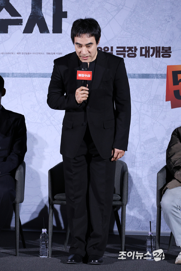 배우 배성우가 9일 오전&nbsp;서울 CGV 용산아이파크몰점에서 열린 영화 '끝장수사'(감독 박철환) 제작보고회에 참석해 소감을 말하고 있다. [사진=문수지 기자]