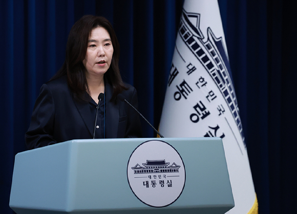 강유정 대통령실 대변인이 2일 서울 용산 대통령실 청사에서 이재명 대통령의 80차 UN총회 참석 관련 브리핑을 하고 있다. 2025.9.2 [사진=연합뉴스]