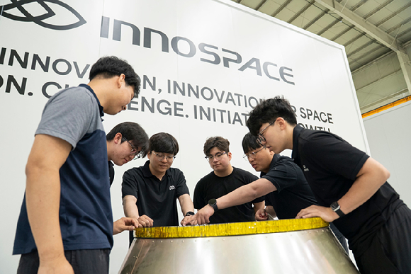 이노스페이스의 한빛-나노 발사대와 발사체. 브라질에서 11월 중에 우주로 첫 발사한다. [사진=이노스페이스]