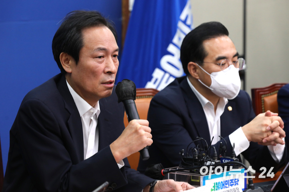 우상호 더불어민주당 비상대책위원장이 24일 서울 여의도 국회에서 열린 비상대책회의에서 발언하고 있다. [사진=김성진 기자]