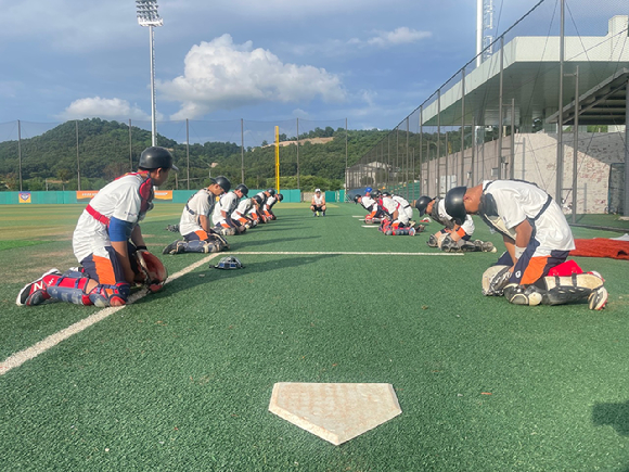 KBO가 지난 24일부터 4박 5일 일정으로 보은 KBO 야구센터에서 진행한 유소년 투수·포수 육성캠프 중 포수 캠프에서 중 3 우수 유소년들이 훈련을 진행하고 있다. [사진=한국야구위원회(KBO)]