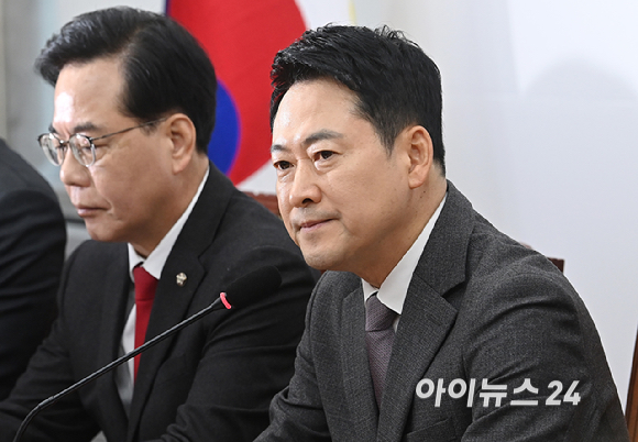 장동혁 국민의힘 대표가 23일 서울 여의도 국회에서 열린 최고위원회의에 참석하고 있다. [사진=곽영래 기자]