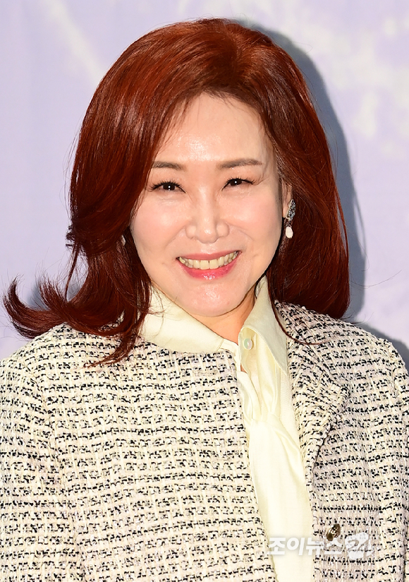 가수 주현미가 5일 오후 서울 마포구 상암동 스탠포드호텔에서 열린 이미자 전통가요 헌정 공연 '맥(脈)을 이음' 기자간담회에 참석하고 있다. [사진=정소희 기자]