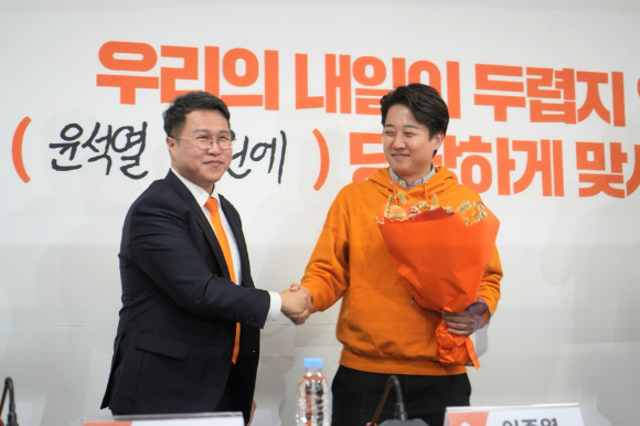 김성열 전 개혁신당 수석대변인이 8일 국회 소통관에서 기자회견을 통해 7·27 전당대회에서 최고위원에 출마하겠다고 밝히고 있다. [사진=개혁신당]