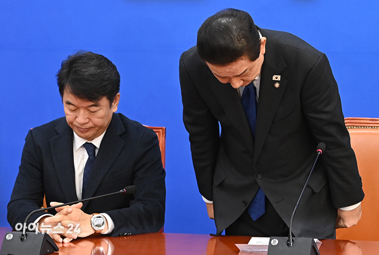 김병기 더불어민주당 원내대표가 30일 서울 여의도 국회에서 열린 원내대책회의에 사퇴의사를 밝히고 있다. [사진=곽영래 기자]