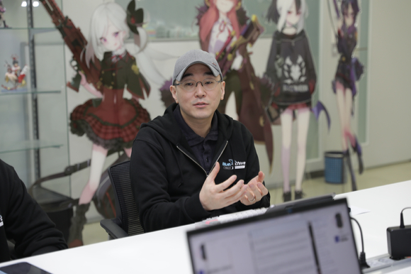 김용하 '블루아카이브' 총괄 PD가 2월 27일 서울 강남구에 위치한 넥슨게임즈 산하 MX스튜디오 사무실에서 진행된 인터뷰에서 질의에 답하고 있다. [사진=넥슨게임즈]