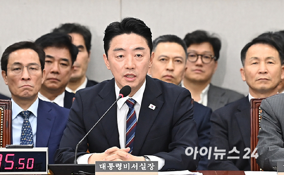 강훈식 대통령 비서실장이 6일 서울 여의도 국회에서 열린 운영위원회의 대통령비서실과 국가안보실, 대통령경호처 등에 대한 국정감사에서 질의에 답하고 있다. [사진=곽영래 기자]