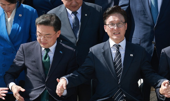 조국 조국혁신당 평택을 국회의원 후보가 20일 서울 여의도 국회 소통관에서 기자화견을 하고 있다. [사진=곽영래 기자]