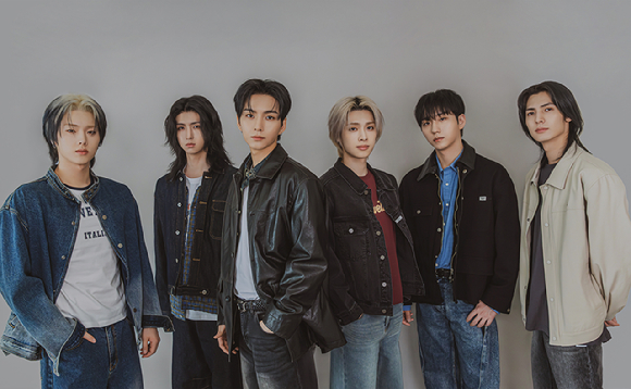 밴드 엑스디너리 히어로즈가 최근 서울 모처에서 진행된 미니 8집 '데드 앤드' 발매 기념 인터뷰에서 포즈를 취하고 있다. [사진=JYP엔터테인먼트]