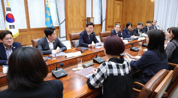 이재명 대통령이 14일 청와대에서 열린 청년 정책 전문가 간담회에서 발언하고 있다. 2026.8.14 [청와대통신사진기자단] [사진=연합뉴스]