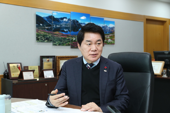 12일 중소&middot;벤처기업 소상공인 지원사업 설명회가 관악구청 8층 대강당에서 진행 중이다. [사진=관악구]