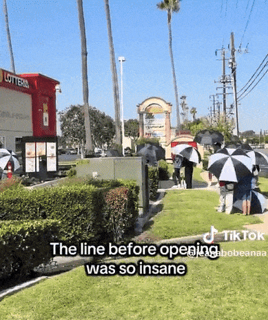 롯데리아가 햄버거의 본고장 미국에서 뜨거운 인기를 끌어냈다. 사진은 해당 매장. [사진=인스타그램 갈무리]