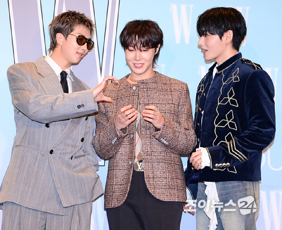 그룹 방탄소년단(BTS) RM-제이홉-뷔가 15일 오후 서울 종로구 포시즌스 호텔에서 열린 제20회 유방암 인식 항상 캠페인 자선 행사 'LOVR YOUR'에 참석하고 있다. [사진=정소희 기자]