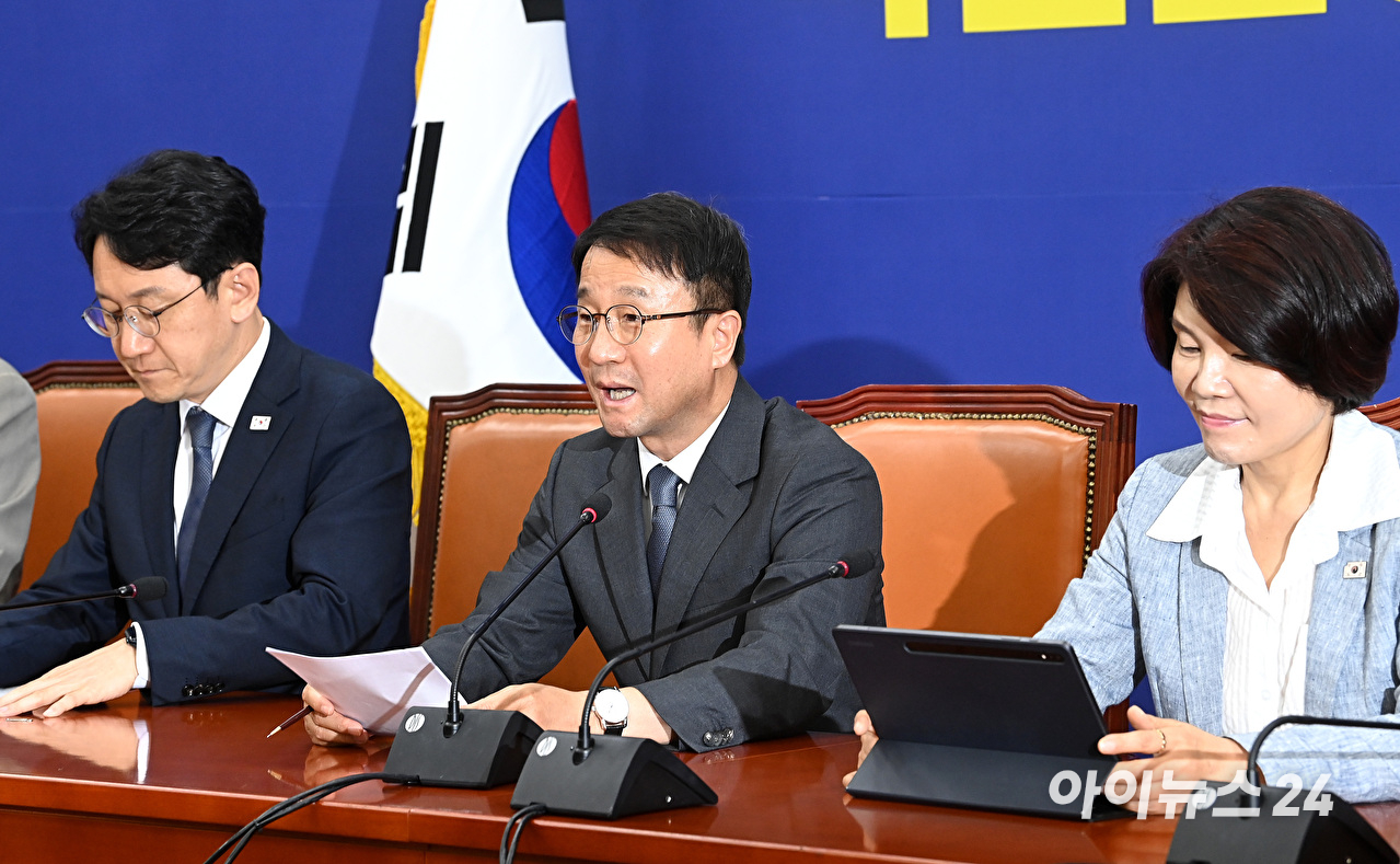 한병도 더불어민주당 당대표 직무대행 겸 원내대표가 7일 서울 여의도 국회에서 열린 원내대책회의에서 발언하고 있다. [사진=곽영래 기자]