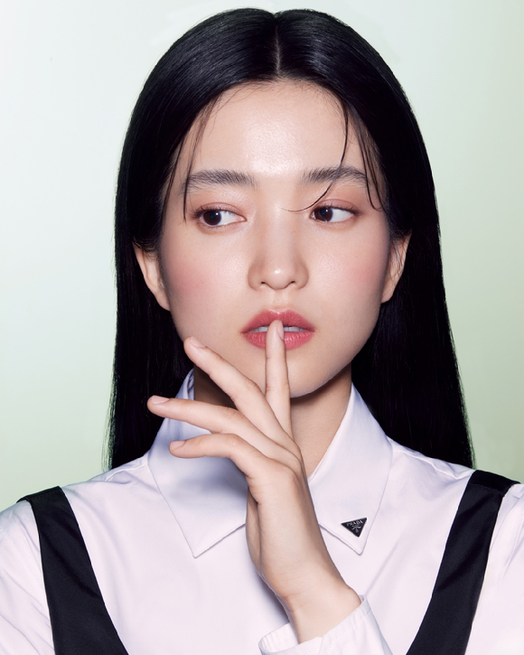 배우 김태리가 국내 첫 프라다 뷰티 브랜드 엠버서더로 발탁됐다. [사진=프라다 뷰티 PRADA BEAUTY]