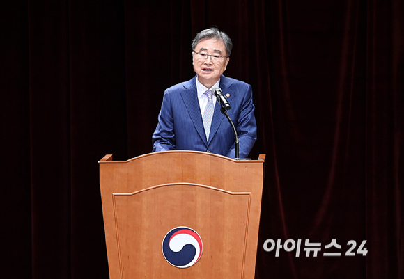 조현 외교부 자관이 23일 서울 세종대로 외교부청사에서 열린 '제81회 유엔의 날 기념식' 행사에서 기념사를 하고 있다. [사진=곽영래 기자]