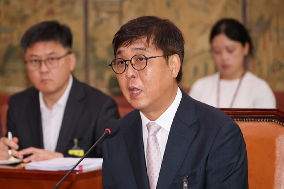 최휘영 문화체육관광부 장관 후보자가 29일 서울 여의도 국회 문화체육관광위원회에서 열린 인사청문회에서 위원 질의에 답하고 있다. [사진=연합뉴스]