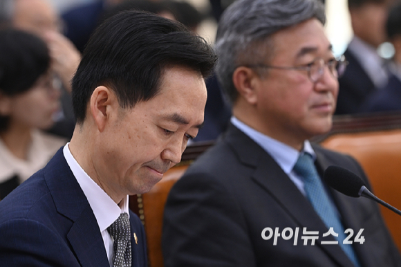 김지용 중대범죄수사청장이 26일 국회 행정안전위원회에서 열린 행정안전부, 중앙선거관리위원회 등에 대한 국정감사에 출석하고 있다. [사진=곽영래 기자]