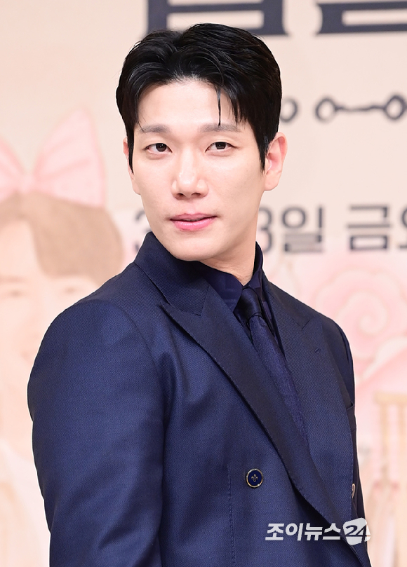 배우 권율이 24일 오후 서울 목동 SBS 사옥에서 진행된 SBS 새 금토드라마 '커넥션' 제작발표회에 참석하고 있다. [사진=정소희 기자]