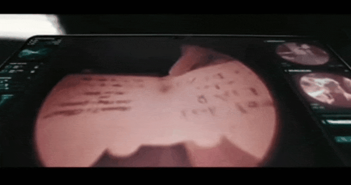 삼성-워너브라더스 영화 '더 배트맨' 협업 영상에 등장한 '갤럭시 탭 S8' [사진=삼성전자 공식 유튜브]