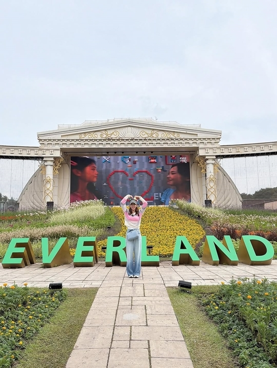 신지, ♥문원과 놀이공원 데이트? 귀여운 머리띠 하고 신났네