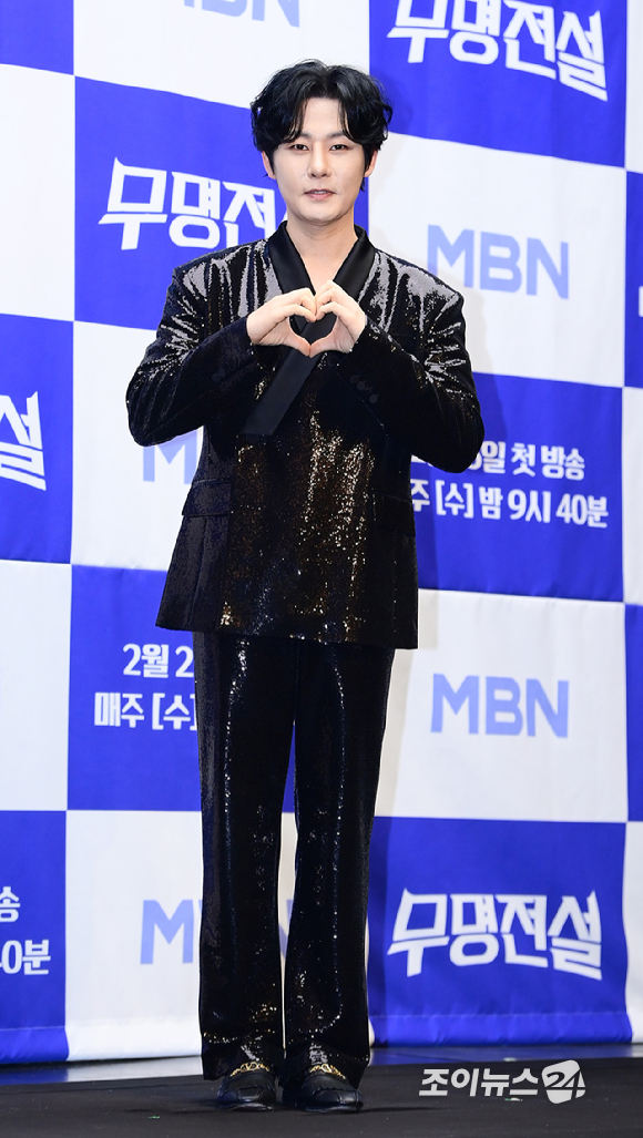 가수 강문경이 25일 오후 서울 마포구 스탠포드호텔에서 열린 MBN 초대형 트롯 오디션 '무명전설-트롯 사내들의 서열전쟁' 제작발표회에 참석하고 있다.