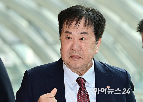 우오현 SM그룹 회장이 지난 2월 서울 여의도 FKI타워에서 열린 한경협 제63회 정기총회에 참석하고 있다.