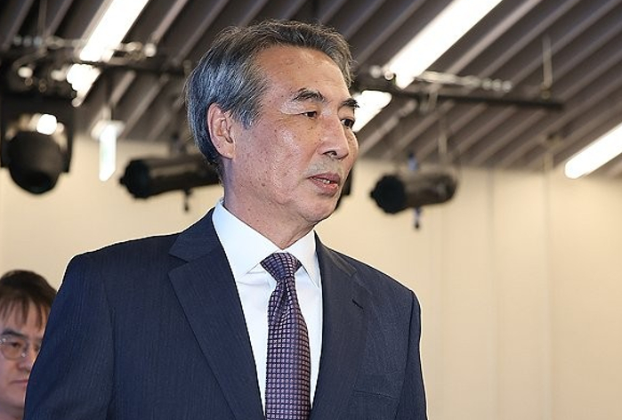 = 민중기 특별검사가 지난 12월 29일 서울 종로구 KT광화문빌딩 웨스트빌딩 브리핑실에서 열린 최종 브리핑에 입장하고 있다. 2025.12.29 [사진=연합뉴스]