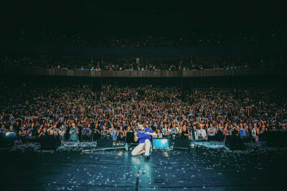 가수 겸 배우 이준호가 브라질 상파울루 비브라 상파울루에서 진행된 팬미팅에서 팬들을 만나고 있다. [사진=JYP엔터테인먼트]