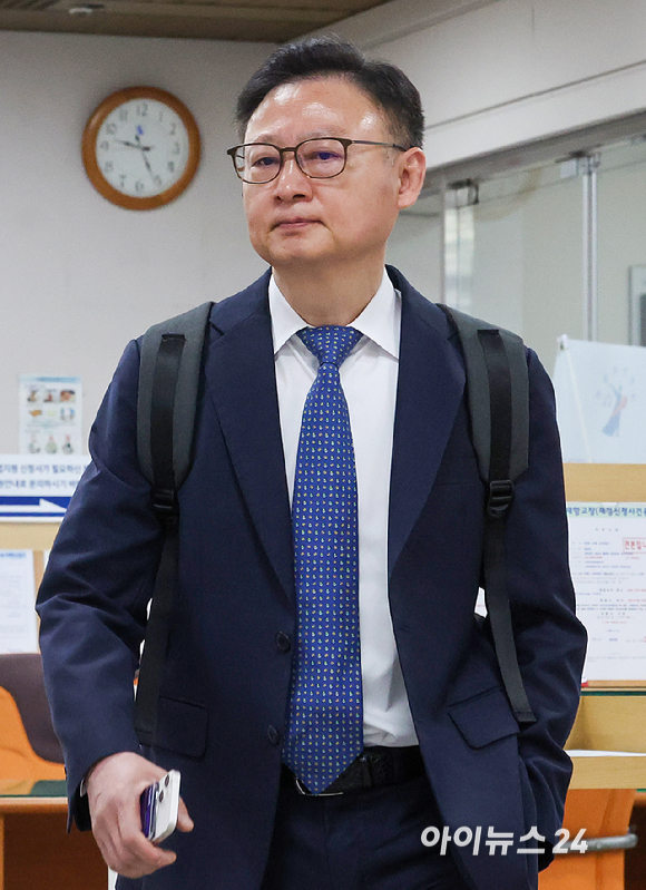 삼부토건 관계사인 웰바이오텍 주가조작에 가담한 혐의를 받는 구세현 전 대표가 11일 서울 서초동 서울중앙지방법원에서 열리는 1심 속행공판에 출석하고 있다. [사진=사진공동취재단 ]