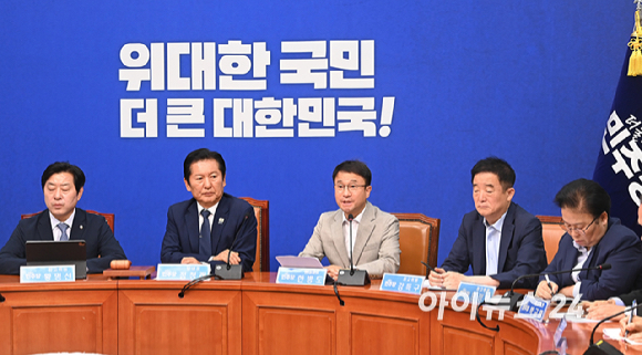 한병도 더불어민주당 원내대표가 10일 서울 여의도 국회에서 열린 최고위원회의에서 발언하고 있다. [사진=곽영래 기자]