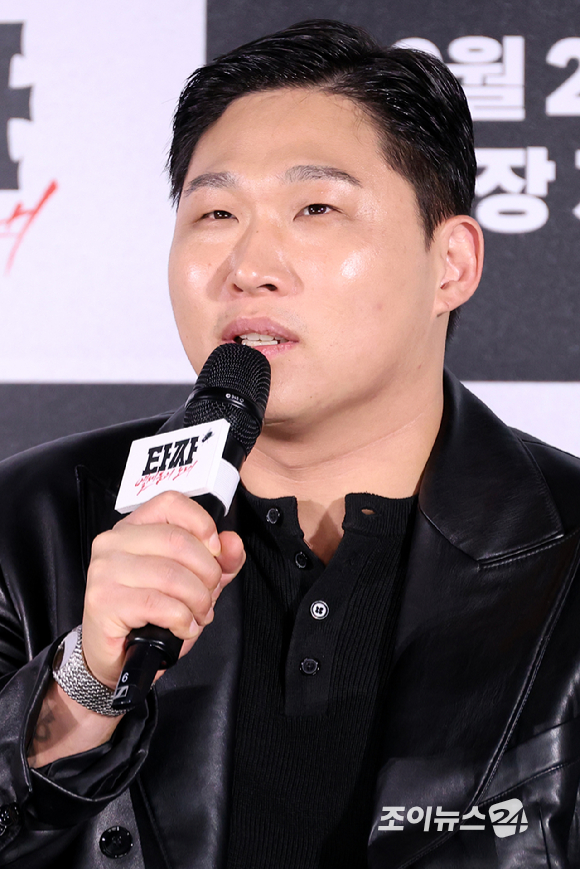 배우 문지훈(스윙스)가 18일 서울 용산구 CGV용산아이파크몰점에서 진행된 영화 '타짜: 벨제붑의 노래'(감독 최국희) 제작보고회에 참석해 소감을 말하고 있다. [사진=문수지 기자]