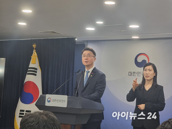 류제명 과학기술정보통신부 제2차관이 15얼 정부서울청사에서 독자AI 파운데이션 모델 프로젝트 1차 평가 결과를 브리핑하고 있다. [사진=윤소진 기자]