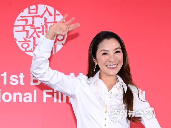 배우 양지경이 7일 부산 해운대구 영화의전당에서 열린 제31회 부산국제영화제 아시아영화인상 갈라 프레젠테이션 '우리 할머니는 큐브왕' 행사를 갖고 있다. [사진=정소희 기자]