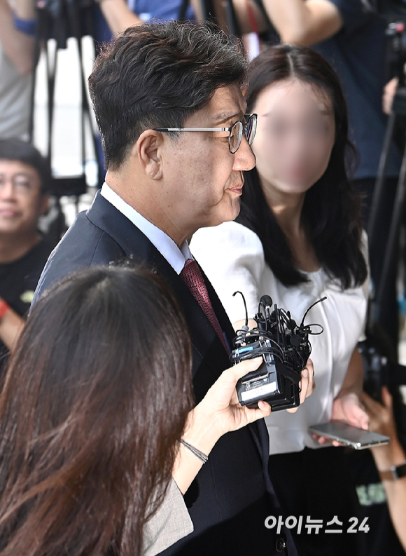 권성동 국민의힘 의원이 27일 오전 서울 종로구에 마련된 김건희 특검팀(특별검사 민중기) 사무실로 통일교 부정 청탁 의혹 관련 조사를 받기 위해 출석하고 있다. [사진=곽영래 기자]