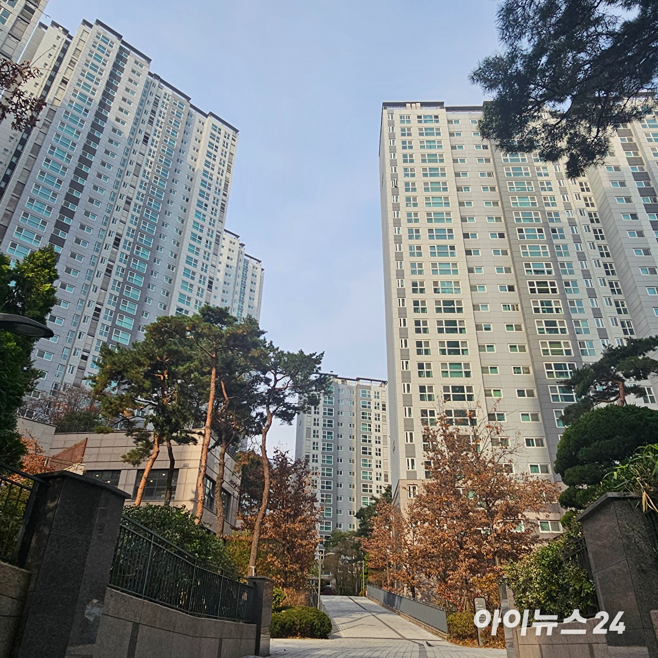 서울 마포구 마포래미안푸르지오 전경. 이 단지 전용면적 59.98㎡는 지난 4월 20억7000만원에 거래돼 정부가 제시한 시가 20억~30억원 종부세 감세 구간에 들어갔다. [사진=아이뉴스24 DB]