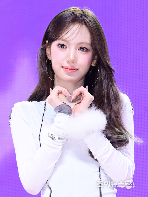 키키 수이가 26일 오후 서울 광진구 광장동 예스24라이브홀에서 열린 그룹 키키(KiiiKiii) 미니 2집 '델룰루 팩(Delulu Pack)' 발매 기념 쇼케이스에 참석하고 있다. [사진=정소희 기자]