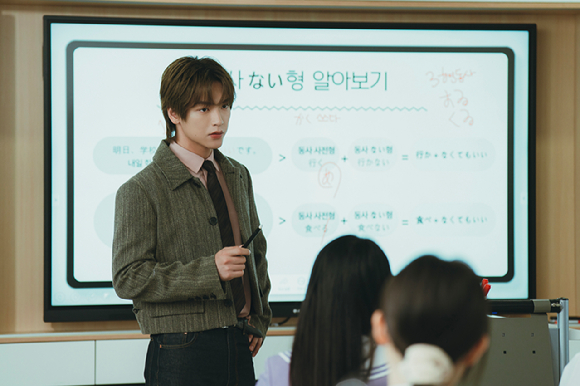 엔플라잉 김재현이 쿠팡플레이 시리즈 '로맨스의 절댓값'에서 열연하고 있다. [사진=쿠팡플레이]