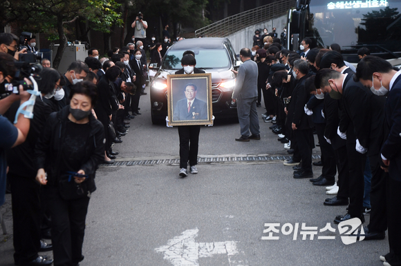 故 송해의 영결식 및 발인이 10일 오전 서울 종로구 연건동 서울대학교병원 장례식장에서 엄수됐다. [사진=김성진 기자]