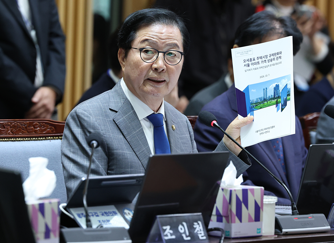 오세훈 서울시장이 19일 서울시청에서 열린 국회 국토교통위원회 국정감사에서 위원 질의에 답하고 있다. [사진=연합뉴스]