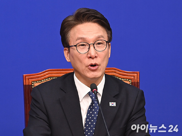 김민석 더불어민주당 당대표가 21일 서울 여의도 국회에서 열린 최고위원회의에서 발언하고 있다. [사진=곽영래 기자]