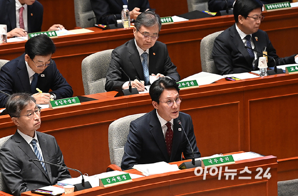 김민석 국무총리가 7일 국회 예결위 회의장에서 열린 전체회의에서 질의에 답변하고 있다. [사진=곽영래 기자]