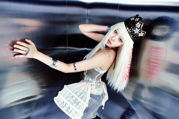 비비 신보 콘셉트 포토 [사진=필굿뮤직]