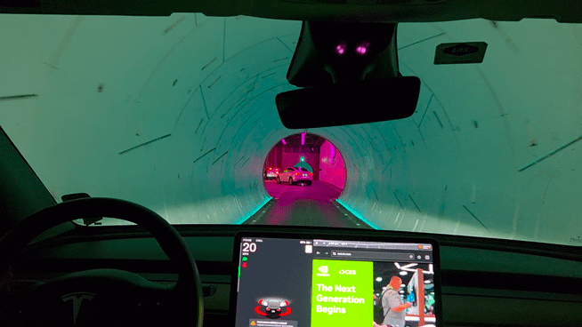 "지하 동굴?" 베가스 루프 진입을 위해 지하로 내려가는 중. [사진=박지은 기자]