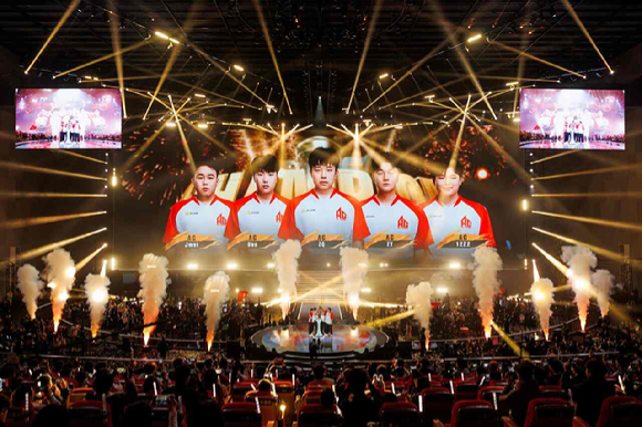 CSF 2025 그랜드 파이널에서 우승을 차지한 중국의 올 게이머스. [사진=스마일게이트]