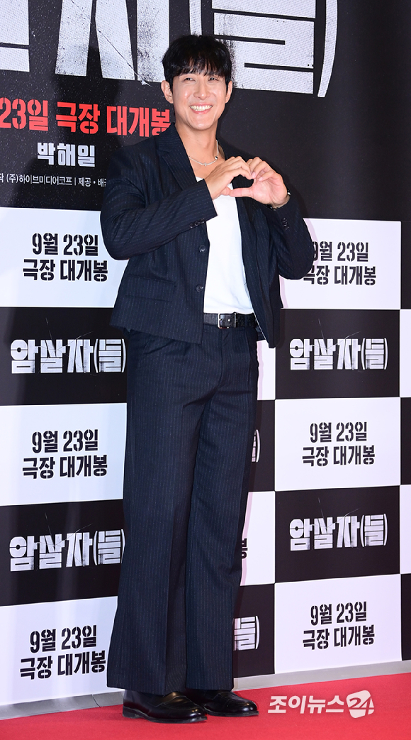 전 야구선수 황재균이 21일 서울 송파구 롯데시네마 월드타워에서 열린 영화 '암살자(들)'(감독 허진호) VIP 시사회에 참석하고 있다. [사진=정소희 기자]