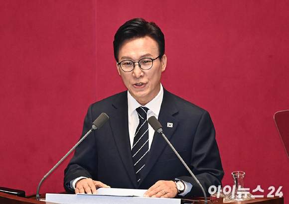 김민석 더불어민주당 대표가 7일 서울 여의도 국회에서 열린 제439회국회(정기회) 제3차 본회의에서 교섭단체 대표연설을 하고 있다. [사진=곽영래 기자]