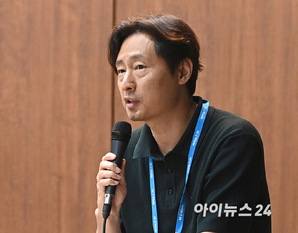 '제6회 아이뉴스24 금융정책포럼'이 '디지털자산기본법 이후, 한국 가상자산 시장의 새로운 질서'를 주제로 18일 서울 중구 은행회관 국제회의실에서 열렸다. 백상수 아이오트러스트 대표가 패널토론에 참석해 발언하고 있다. [사진=곽영래 기자]