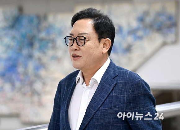 양평군수를 지낸 김선교 국민의힘 의원이 24일 오전 서울 서초구 서울중앙지방법원에서 열린 '경기 양평 공흥지구 개발 특혜 의혹' 1심 속행 공판에 출석하고 있다. [사진=곽영래 기자]